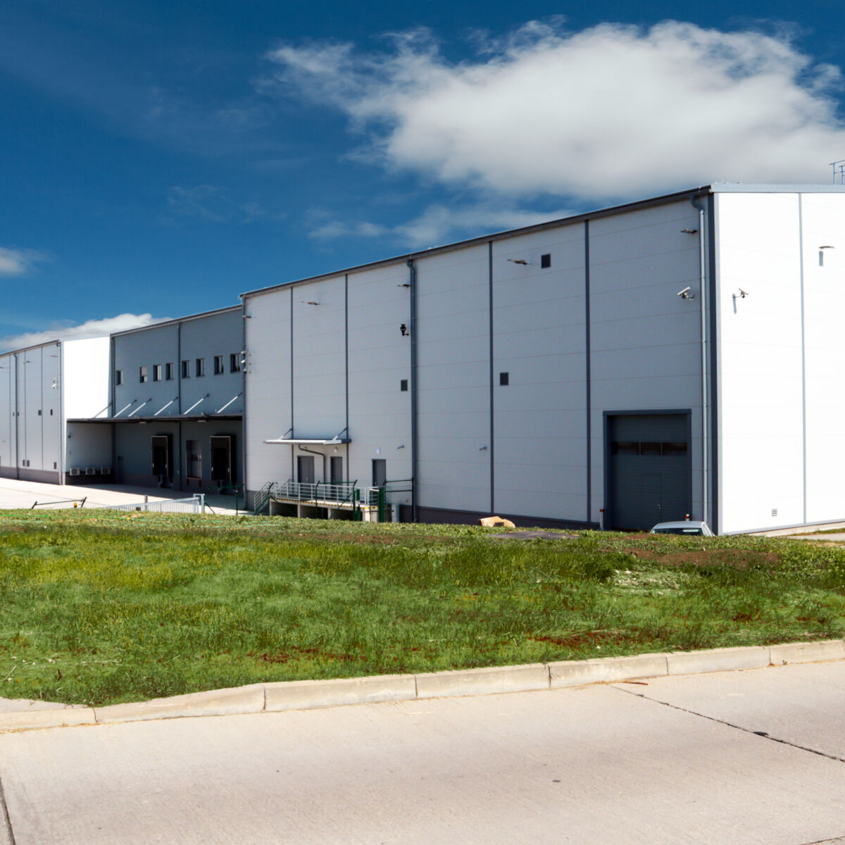 Letiště Náměšť - moderní víceúčelová skladovací hala